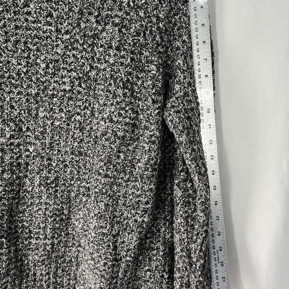 Denver Hayes Black and White Knit Sweater - Picture 5 of 6